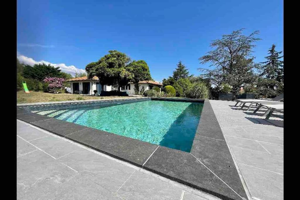 Logements Chaleureux Dans Maison Avec Piscine A 35 Min De Lyon Alix Exteriér fotografie